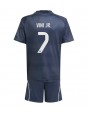 Billige Real Madrid Vinicius Junior #7 Bortedraktsett Barn 2025-26 Kortermet (+ Korte bukser)